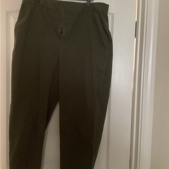 GAP Straight Up Khaki Pants - Picture 2 of 3